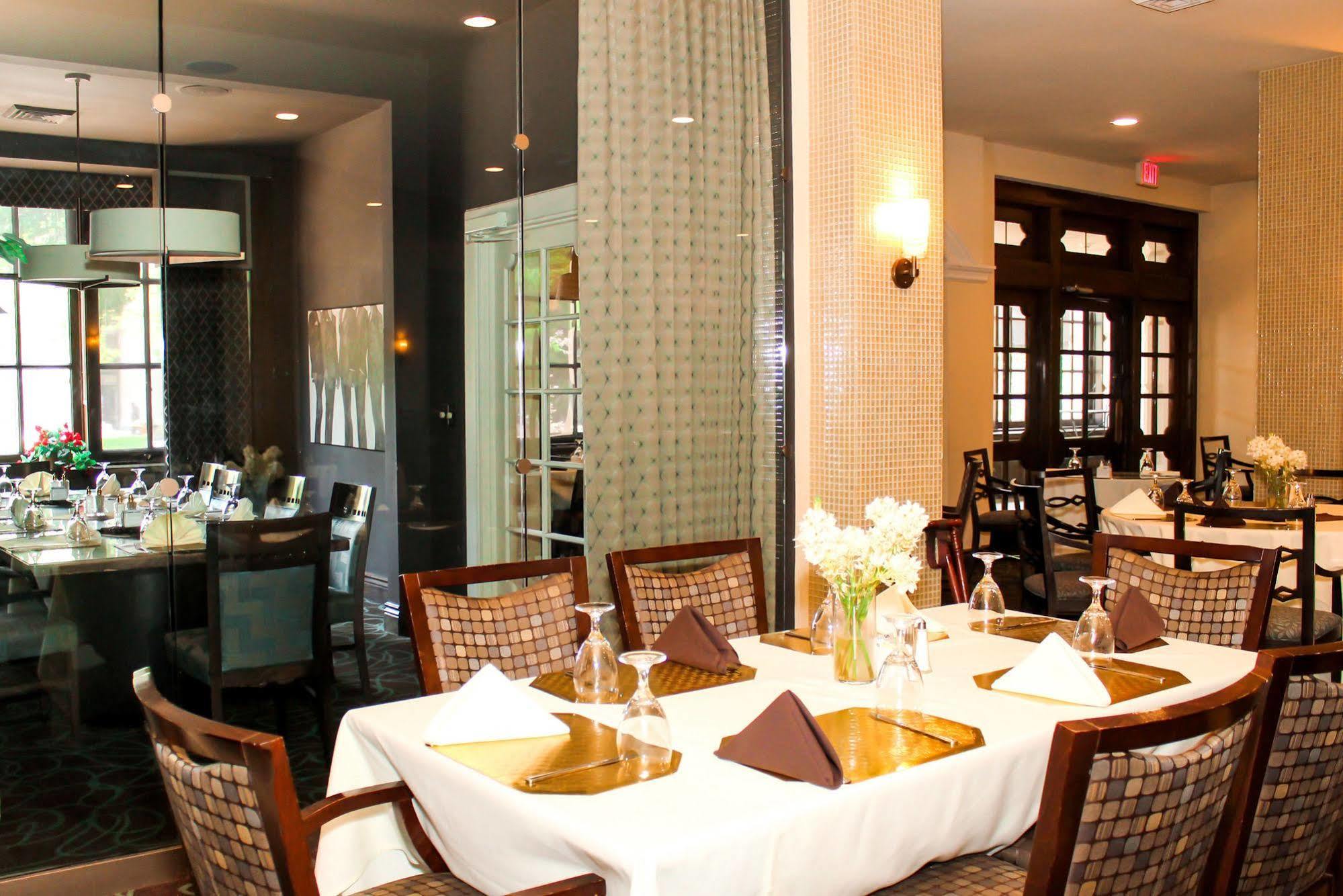 St. Regis Hotel 3*