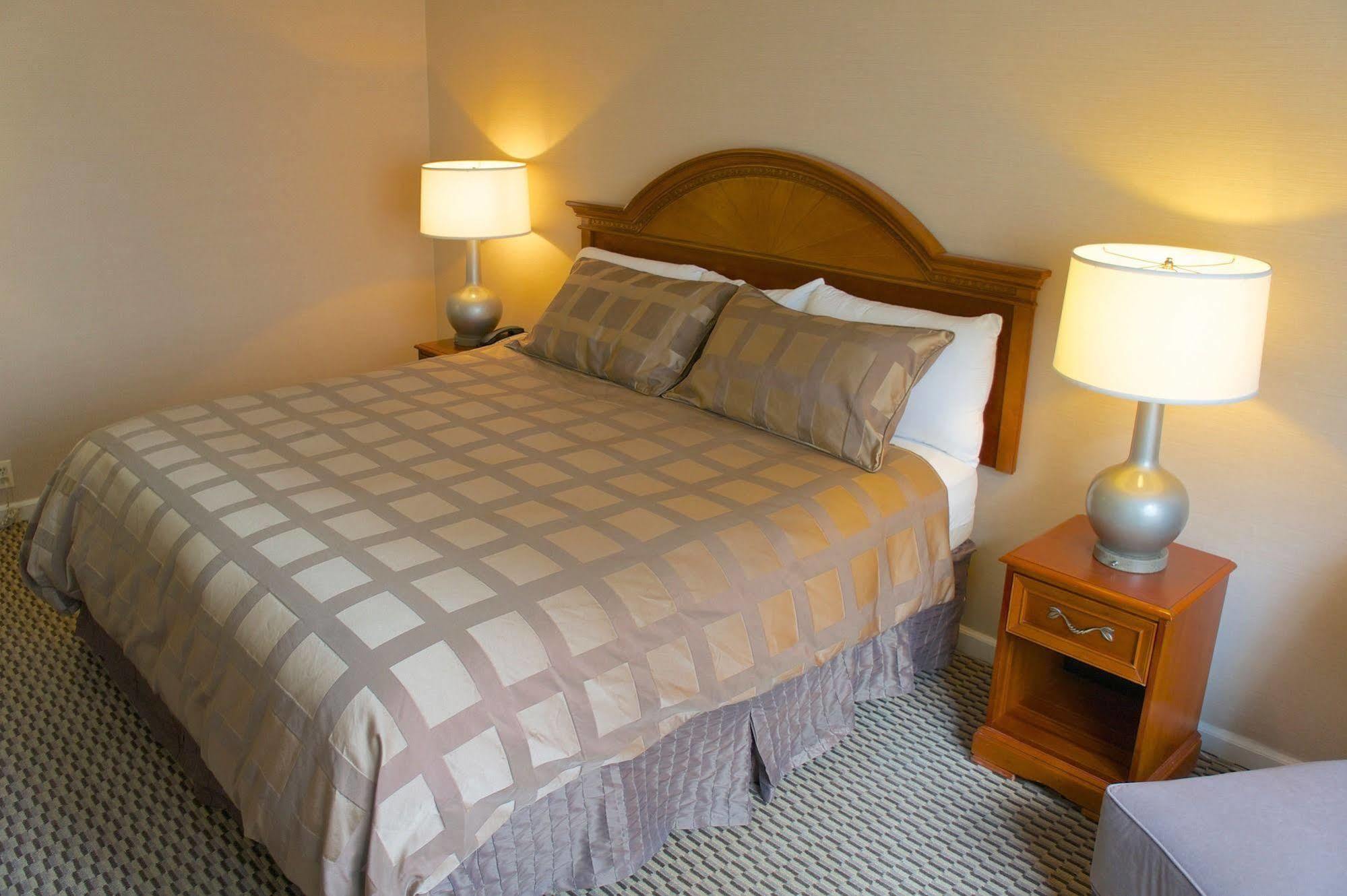 St. Regis 3* Detroit