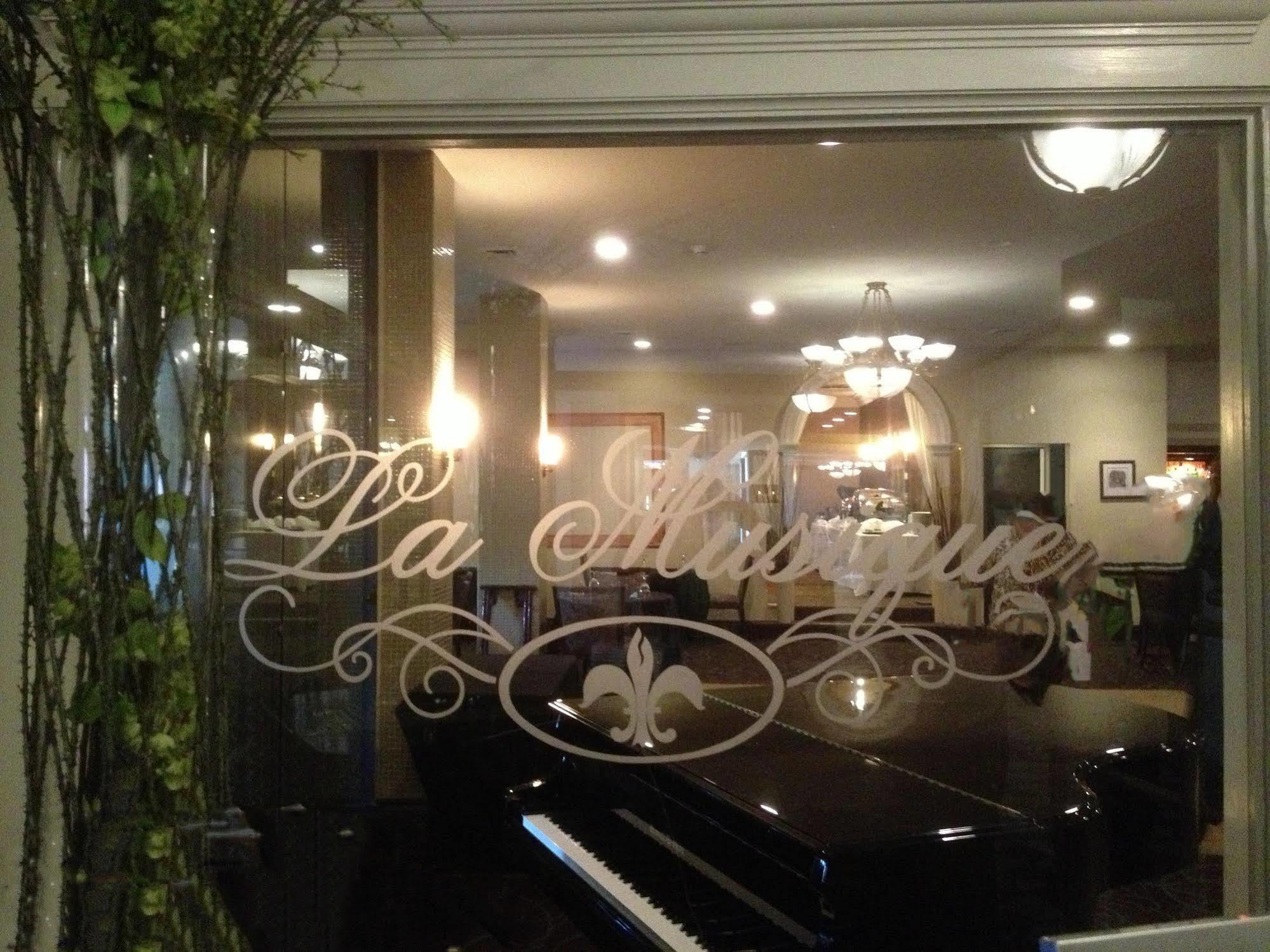 St. Regis Hotel 3*