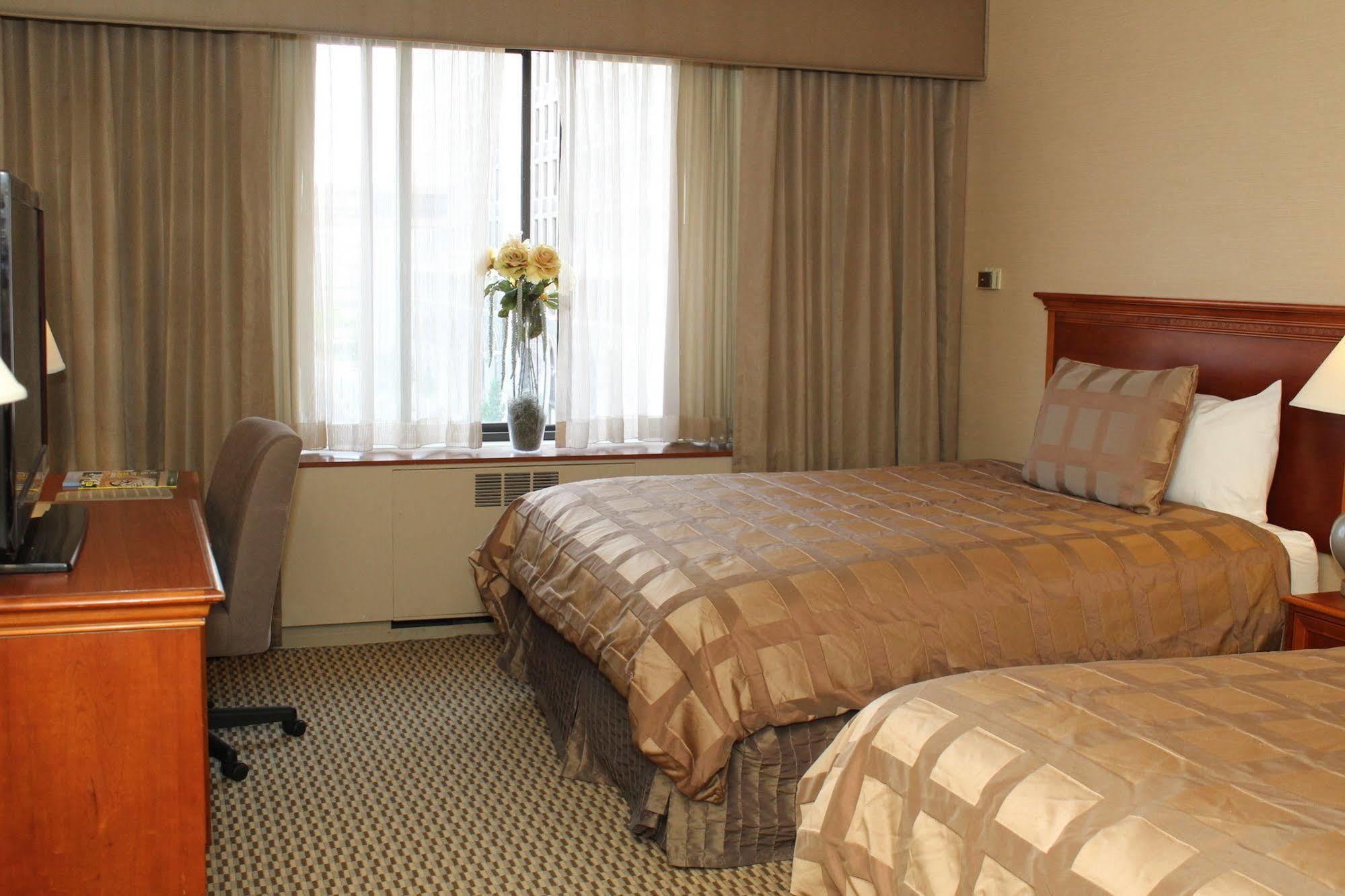 St. Regis 3*